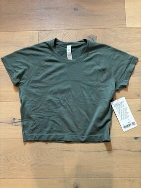NWT Lululemon swiftly tech short sleeve cropped tee